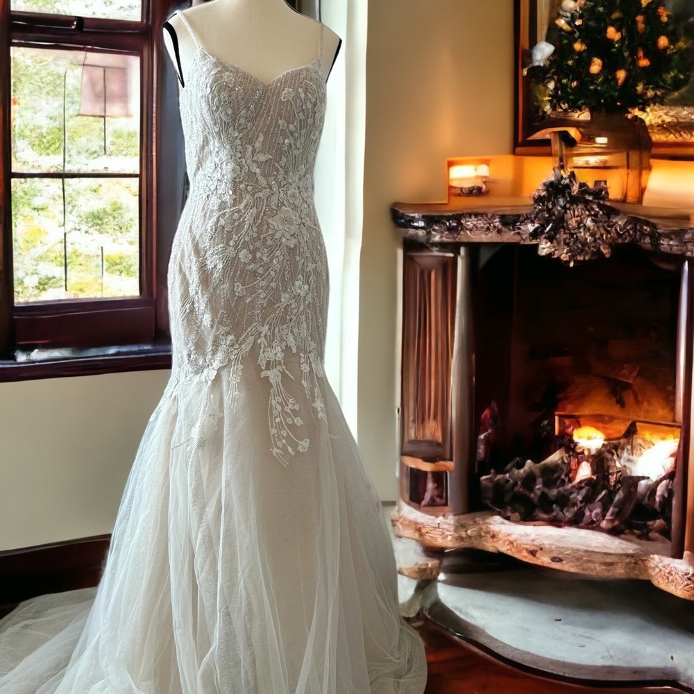 Size 4 Galina Signature/ designer: Vera Wang/ mermaid 🧜‍♀️ wedding dress